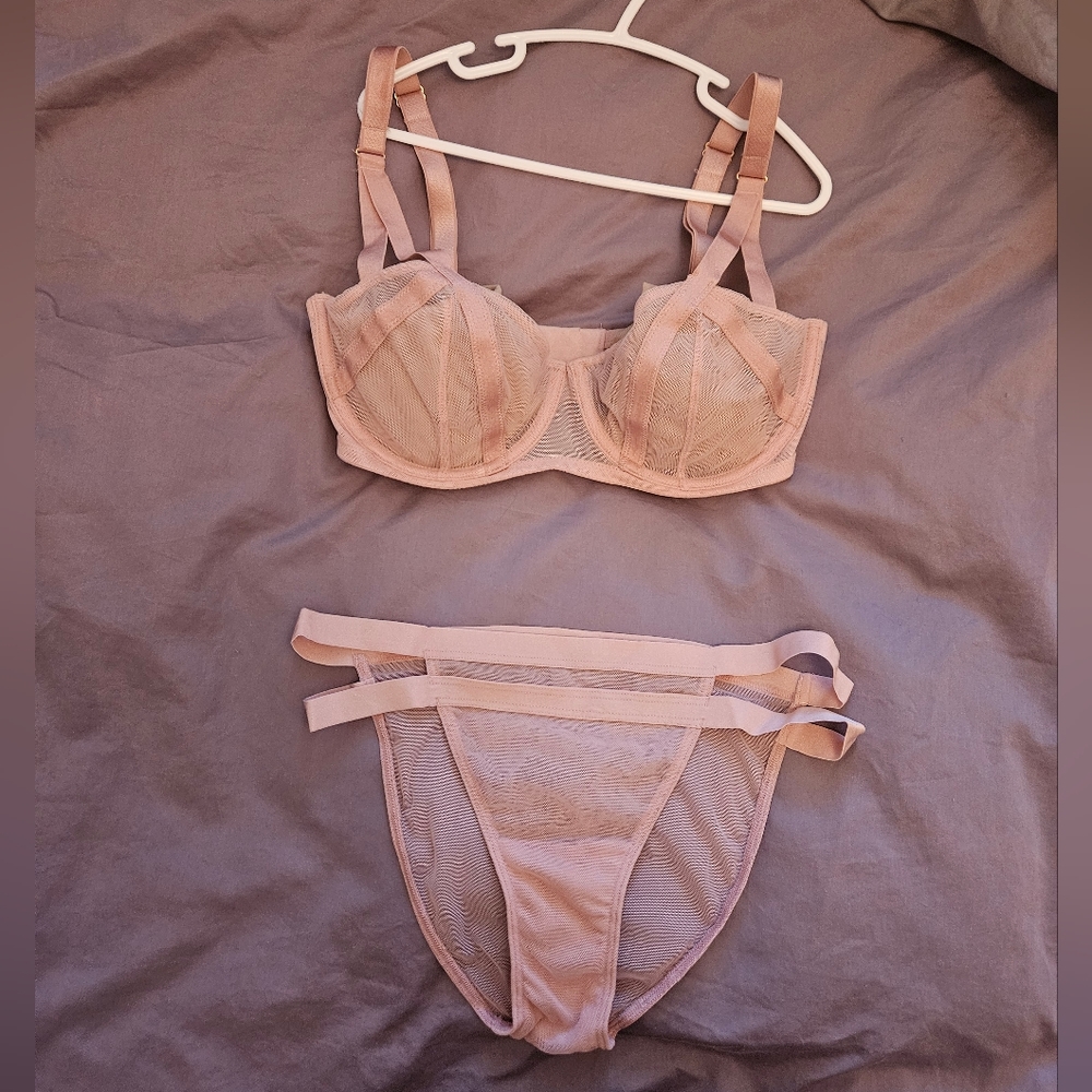 VS Bra & Panty Set nwot